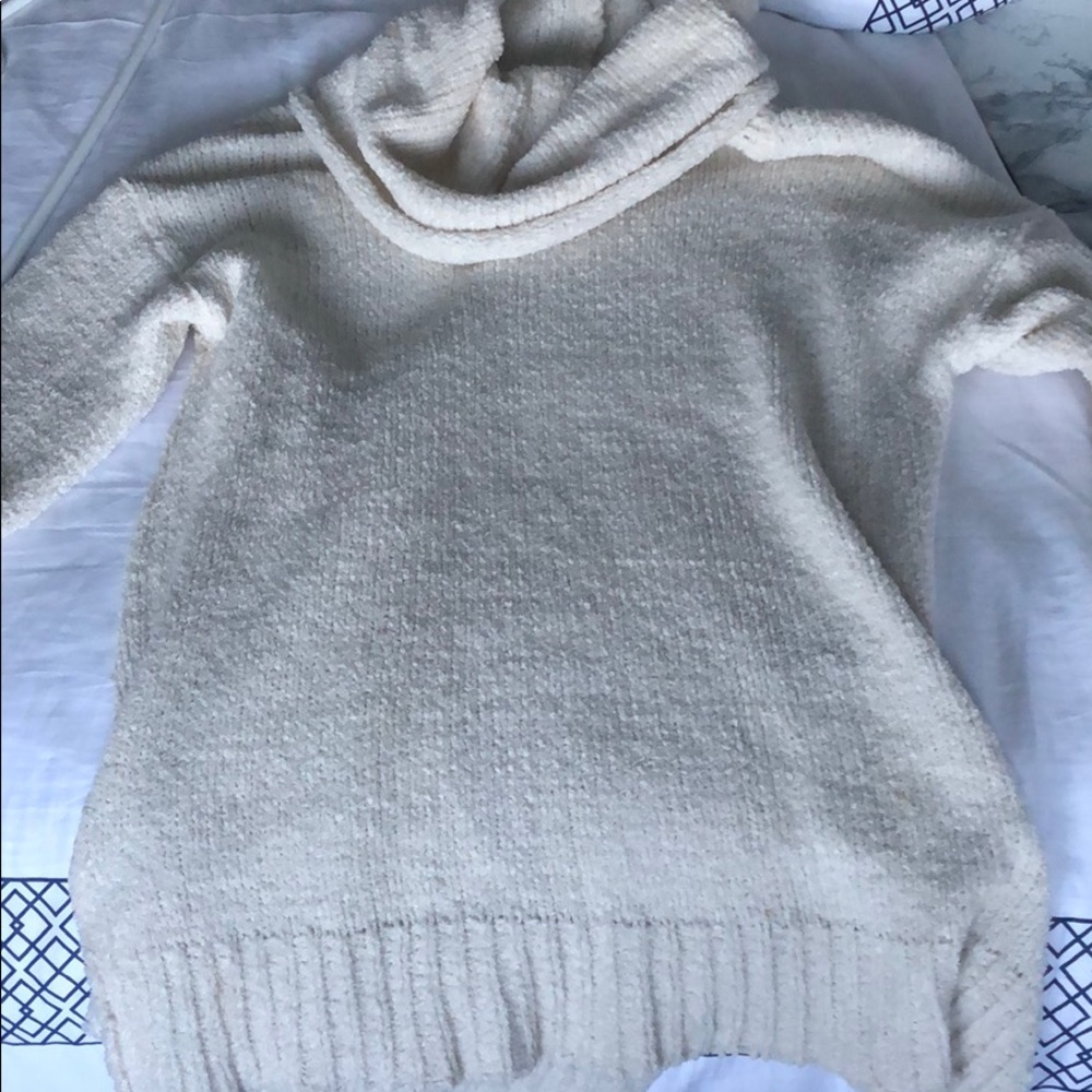 South moon turtle neck cream sweater